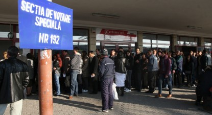 Secțiile speciale de votare, luate cu asalt de alegători - 18aaf4672792c237acf34af9f8fe3ee3.jpg