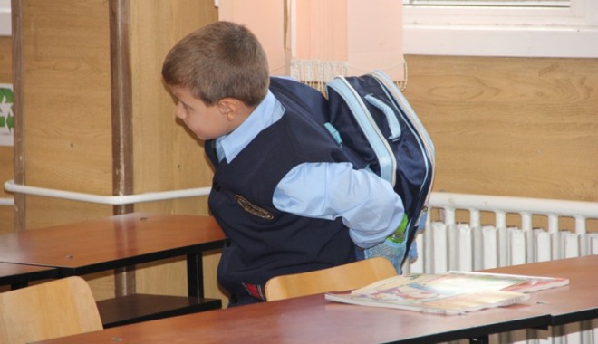 Când sunt predispuși copiii la scolioză - 18aprmediculscolioza-1366292327.jpg