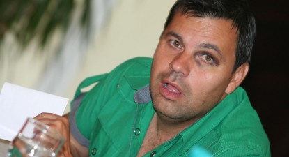 Viceprimarul Gabi Stan asortează verdele la mov (galerie foto) - 18c7d3e908572f255a619c09e04b461a.jpg