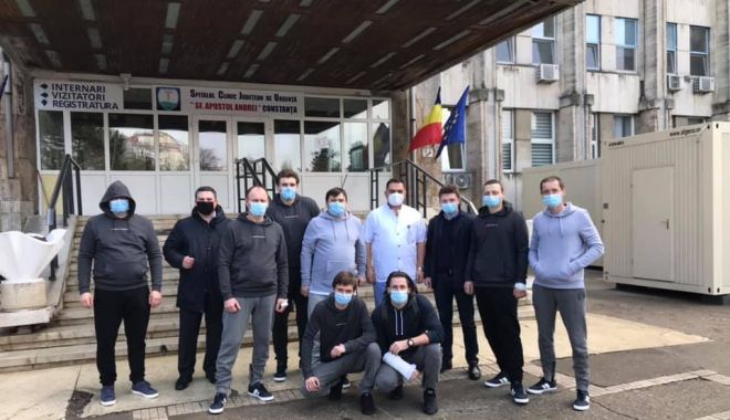 Marinarii ucraineni, care au scăpat de pe nava scufundată în Marea Neagră, au fost externați din spital - 18martmarinari-1616055398.jpg