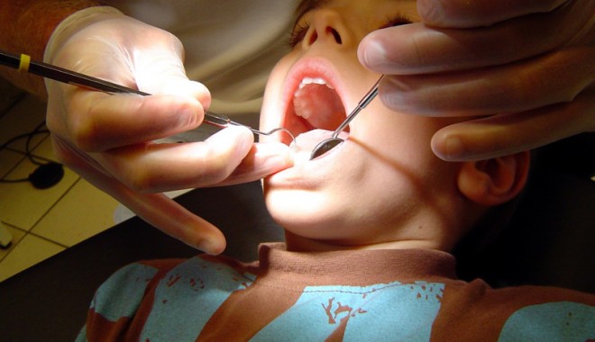 De ce apar cariile dentare - 18octmedicbun-1382111563.jpg