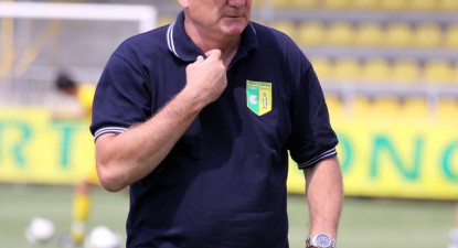 Farul vrea să-i ia gradele 