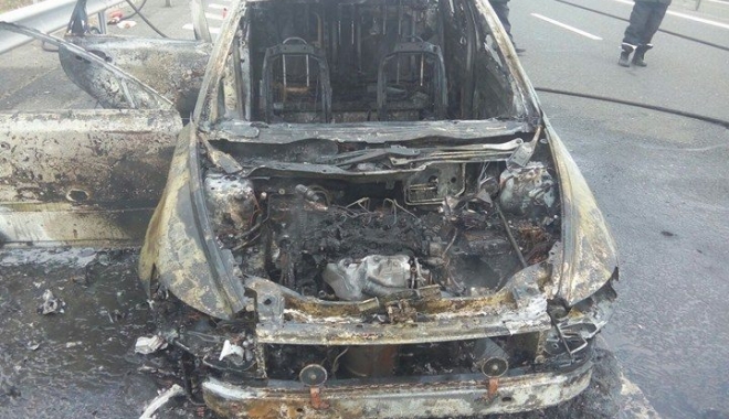 PANICĂ PE AUTOSTRADA SOARELUI / O mașină a luat foc / Galerie foto - 19679829137929613549045362675209-1499008184.jpg