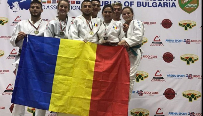 Judokanii români, medaliați cu aur la Balcaniada din Bulgaria - 19894039158449327494563416477314-1499599468.jpg