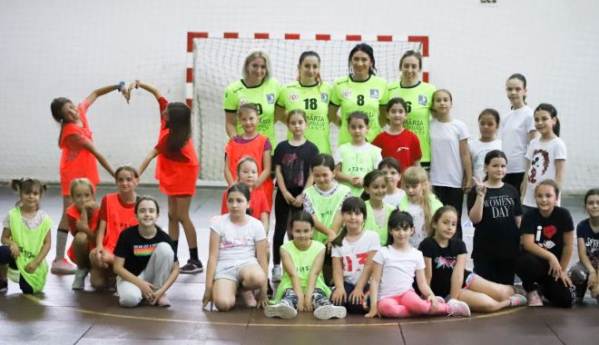 Handbal / Jucătoarele de la CSU Neptun, antrenamente alături de copiii de la CSS 1 - 19964949215665286868868756588438-1623845135.jpg