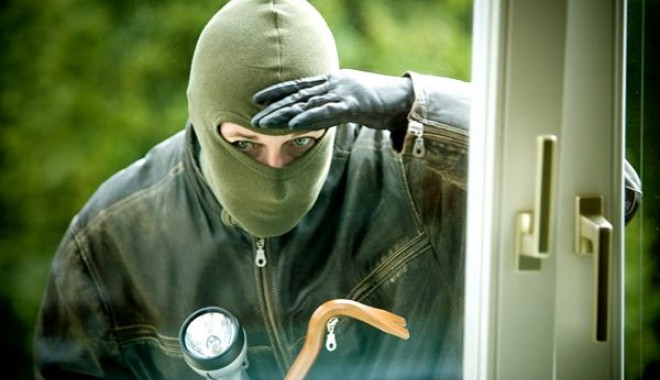 Hoț din locuință prins de polițiști - 19decembriefurtlocuinta-1387447853.jpg