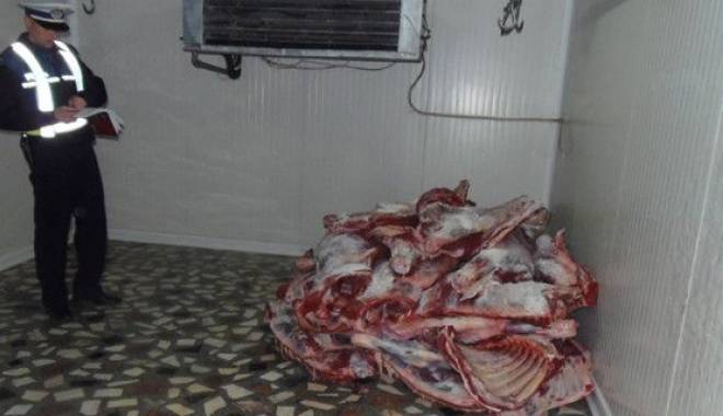 Descinderi ale polițiștilor înainte de sărbătorilor de iarnă. Sunt controlate abatoarele și târgurile de animale vii - 19decembrieperchezitiicarne-1418977249.jpg
