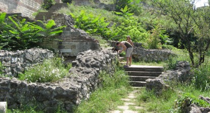 Turism arheologic printre bălării și gunoaie - 19e274731cc55cb498afbf940fe33ebb.jpg