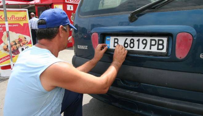 Anchetați din cauza unor plăcuțe de înmatriculare - 19februarieplacuteinmatriculare-1424341902.jpg
