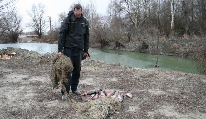 Braconaj pe Dunăre - 19ianuariepescuitsfgheorghe-1326970394.jpg