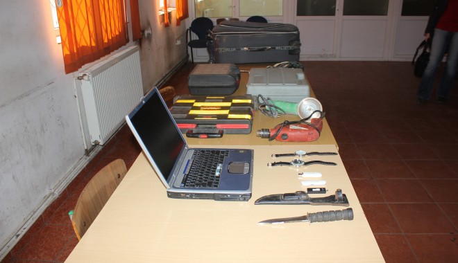 Percheziții la trei hoți din locuințe din Constanța. Iată ce au găsit polițiștii! - 19martiehotilocuinteconstanta11-1363695843.jpg