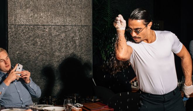 Friptură de 800 de euro pentru gurmanzii din Londra - 19xpsaltbae01videosixteenbyninej-1620368550.jpg