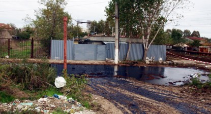 Poluare cu păcură în cartierul Km. 4-5 - 1aa2e91b77ea85e1c8846c89ee6e874d.jpg