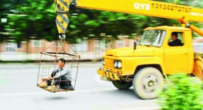 Uite-așa ies chinezii la agățat pe stradă! - 1ae9f0b6c2f4504716d2492a290bafd0.jpg