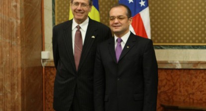 Premierul Emil Boc, gazdă pentru primul ambasador american cu origini românești - 1af9a1117616f7f0df05cef54b189485.jpg