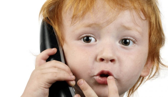 Când îi cumperi copilului telefon mobil - 1apriliefond-1333292195.jpg
