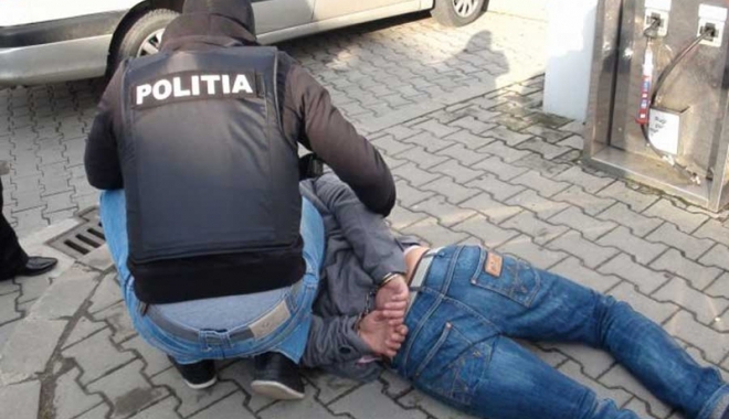 Reținut de polițiștii din Constanța, după ce a furat, dintr-un seif, mii de lei și zeci de grame de aur - 1arestatipentrutraficdedroguri-1502185675.jpg
