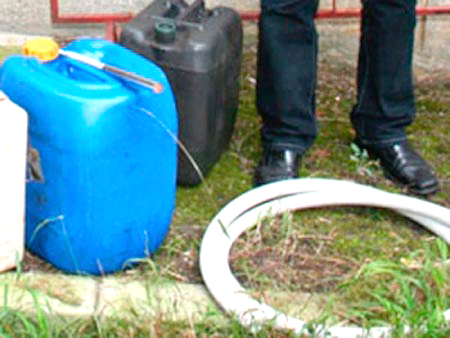 Năvodăreni prinși la furat de benzină - 1augustfurtbenzina-1343810782.jpg