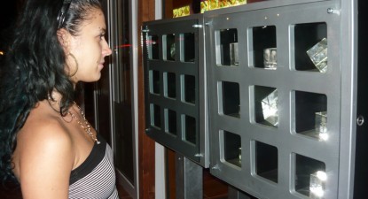 Fotografii imprimate în interiorul unui cristal, pentru turiștii veniți în Mamaia - 1b45b0f97ceab36bd24ee1e318824f4e.jpg