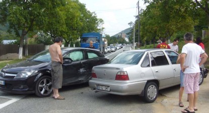 Coma pieței auto și drumul greu spre leasing ieftinesc polițele Casco - 1b806286c4c1dbb86e12f57ef32bbb09.jpg