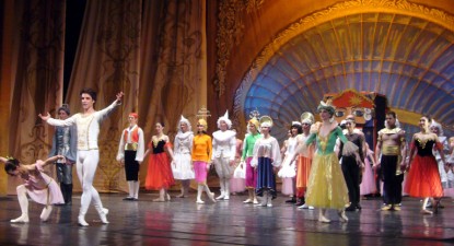 Invitați din țară și străinătate participă la festivalul de tradiție al Teatrului 