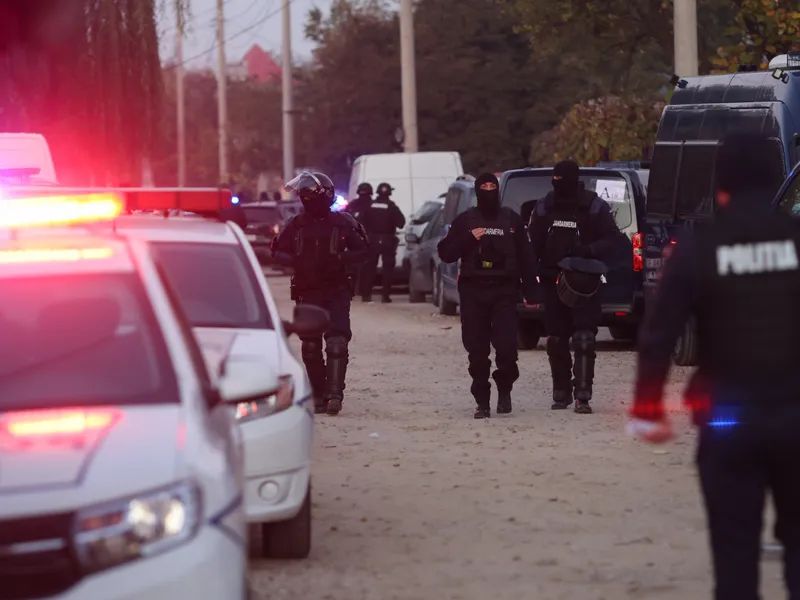 Suspiciune de omor. Un bărbat de 49 de ani a murit după ce a căzut de la etajul 5 al unui bloc - 1c3e525d29b66c148e1c695c0f4cbf8a-1743849371.jpg