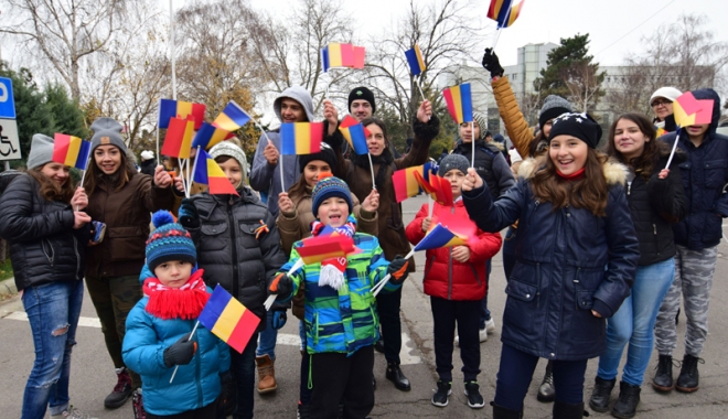 Să fim mândri că suntem români! La Mulți Ani, România! - 1decembrie-1511890487.jpg