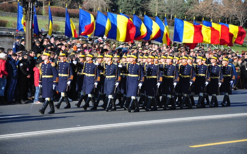 La mulți ani, România! Care este semnificația istorică a zilei de 1 Decembrie - 1decembriemilitariparada800x500c-1764571883.jpg