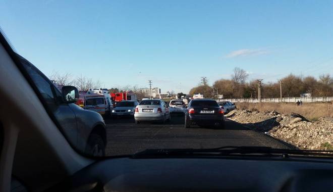 Update / Grav accident rutier la CONSTANȚA. O persoană este încarcerată. TREI VICTIME! - 1decincarcerat-1448973361.jpg