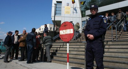 Jandarmii de la instanțe, în pericol de a-și pierde locurile de muncă? - 1ef83ff6aceb6847da6c91867e20611b.jpg