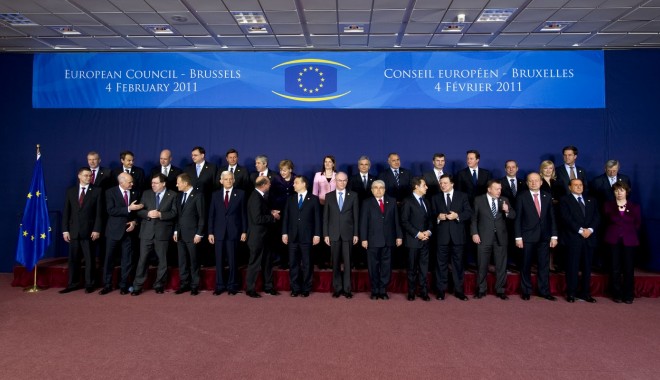 Delegația României la Consiliul European nu-l include și pe președintele Traian Băsescu - 1familyphotoeuropeancouncil20110-1340193669.jpg