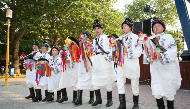 Peste 300 de folcloriști își dau întâlnire la Ciobanu - 1festivalfolclor-1321631712.jpg