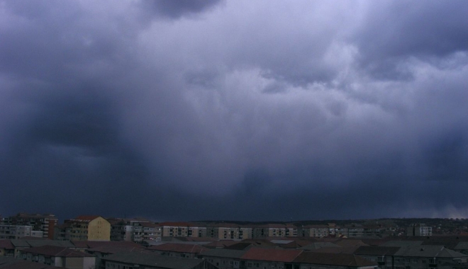 INFORMARE METEOROLOGICĂ DE INSTABILITATE ATMOSFERICĂ. Ne așteaptă ploi, vijelii și o răcire a vremii - 1instabilitateatmosfericameteoro-1470824750.jpg
