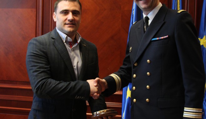 Pe cine a primit în vizită prefectul Radu Volcinschi - 1navadupuydelome1-1397482281.jpg