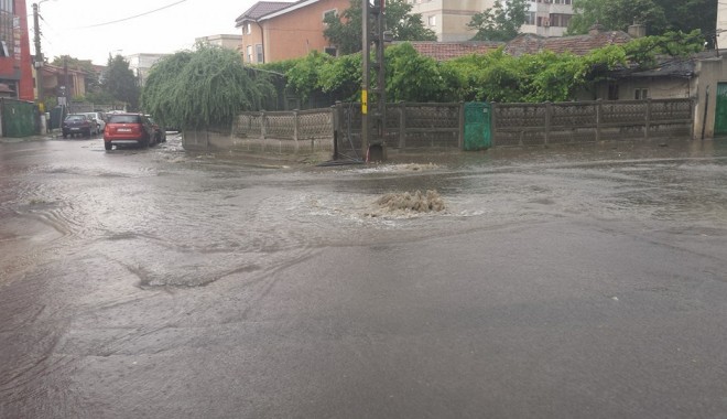 UPDATE. CONSTANȚA SUB APE: Zeci de străzi, gospodării și instituții publice sunt inundate! Canalizările nu mai fac față! GALERIE FOTO - 2-1403006863.jpg
