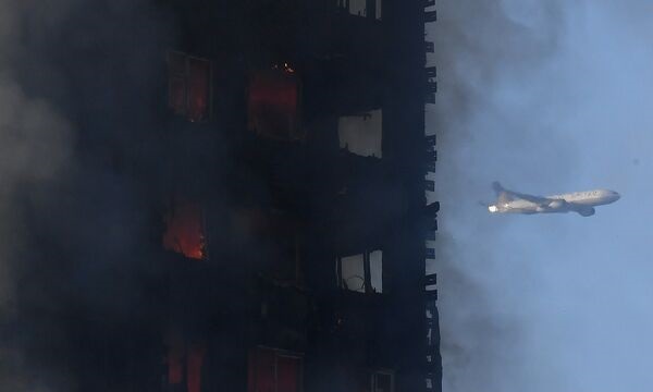 GALERIE FOTO. INCENDIU LA LONDRA / Un bloc de locuințe cu 30 de etaje cuprins de flăcări. Peste 30 de răniți - 2-1497421905.jpg