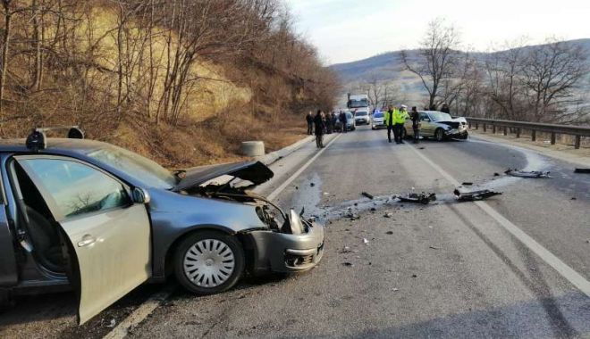 Accident cu șase victime. Traficul rutier în zonă, blocat - 2-1581321556.jpg