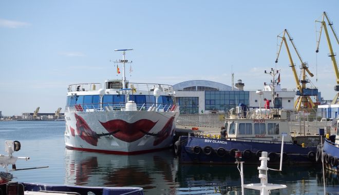 Nava fluvială de pasageri A ROSA MIA, prima escală în portul Constanța - 2-1685103845.jpg
