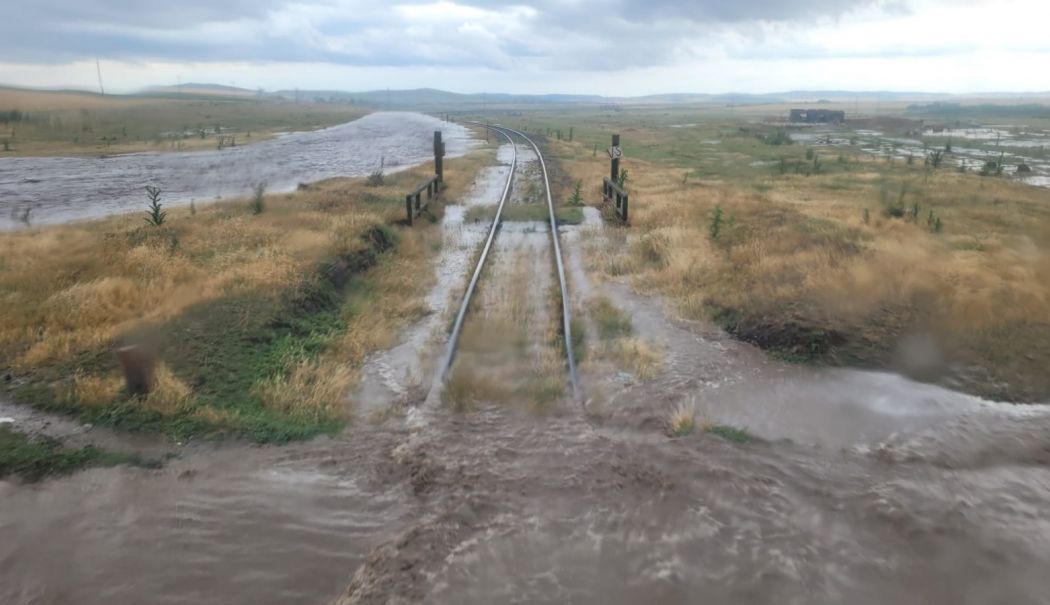 Foto / Călători, trenuri anulate astăzi, inclusiv la Constanța, din cauza daunelor produse de ploile torențiale - 2-1718432616.jpg