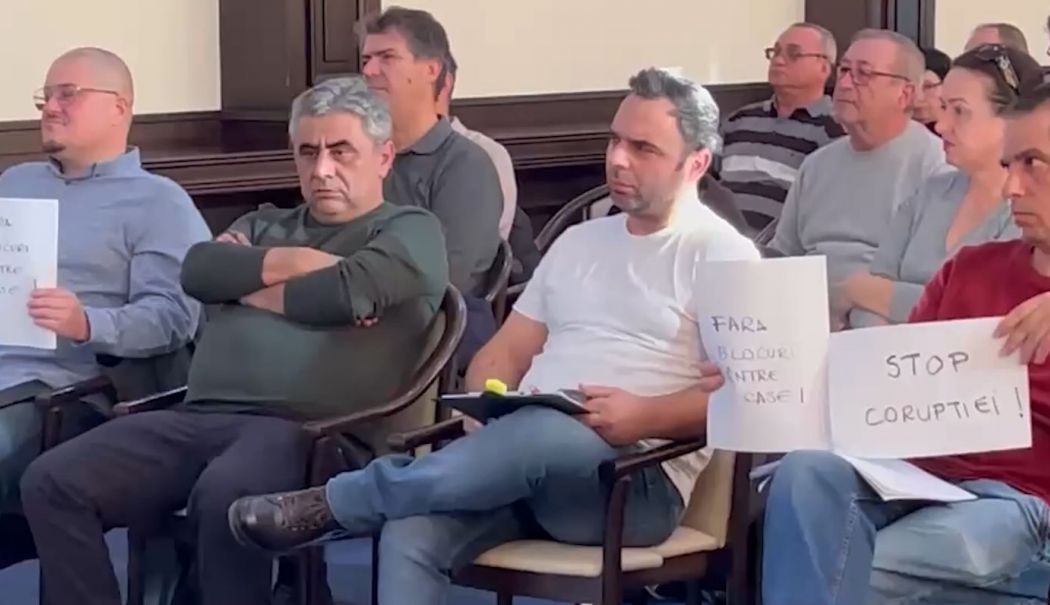 Locuitorii din Palazu Mare, față în față cu primarul Vergil Chițac. Ce se întâmplă cu PUZ-ul?