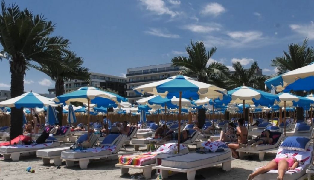 Se văd efectele reducerii valorii voucherelor de vacanță - 2-1751978773.jpg