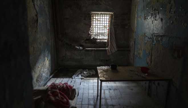 Soldați ucraineni, castrați cu cuțitul în camere de tortură de trupele ruse