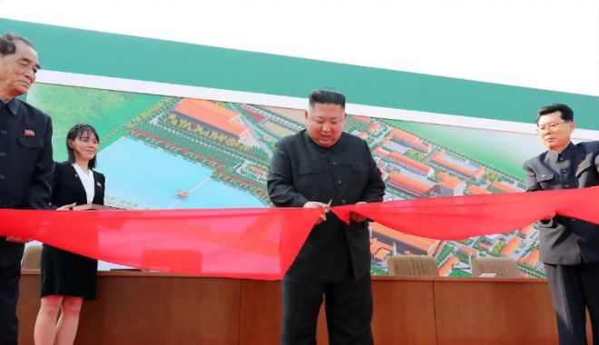 Presa nord-coreeană anunță apariția a liderului Kim Jong-un, după o absență de trei săptămâni - 200501200257kimjongunribboncutti-1588404319.jpg