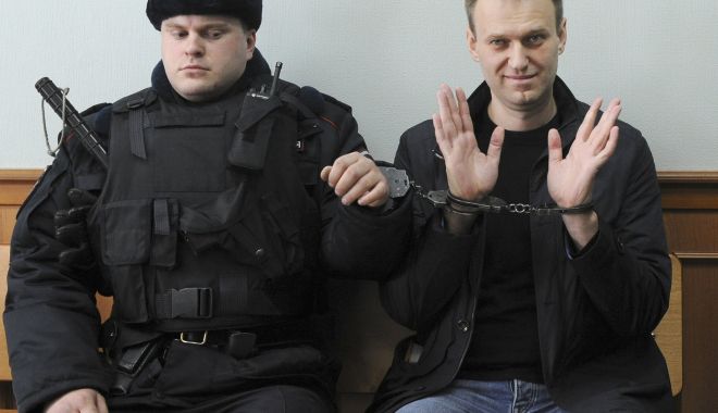 Aleksei Navalnîi, condamnat la trei ani şi jumătate de închisoare - 200821navalnymc1132485965caacabe-1612292602.jpg
