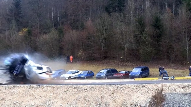 VIDEO ȘOCANT / ȘANSE DE SUPRAVIEȚUIRE ZERO, DUPĂ UN IMPACT FRONTAL LA 200 KM/H - 200kmh84417300-1485678076.jpg