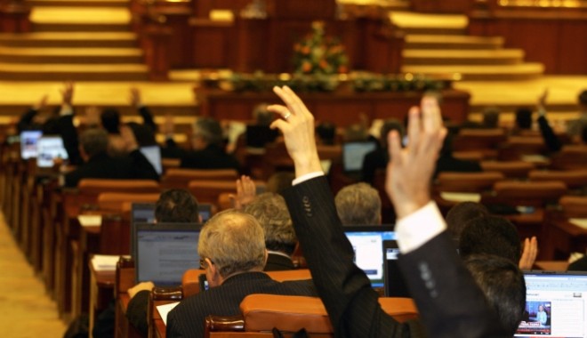 Bugetul MAE va fi dezbătut duminică de comisiile reunite de politică externă - 20120817votarelaparlament1rsz-1385119790.jpg
