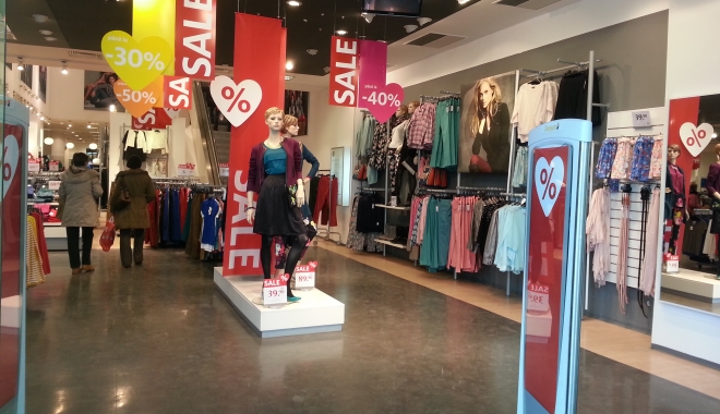 A început sezonul reducerilor. Sfaturi importante pentru a nu fi păcăliți de comercianți - 20130109133126-1484387733.jpg