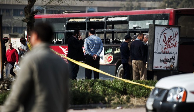 EXPLOZIE provocată de o bombă, într-un autocar turistic - 20131226459364299rszcrp139176975-1392561213.jpg