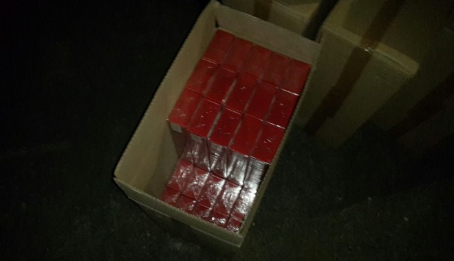 Galerie FOTO/ Aproape 10.000 de pachete de țigări, confiscate la Constanța - 20140628222342resized-1404125802.jpg