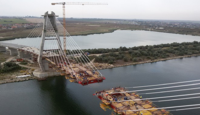 A fost montat tablierul metalic al podului de la km 0+540 al Canalului Dunăre - Marea Neagră - 20140822083852-1408724733.jpg